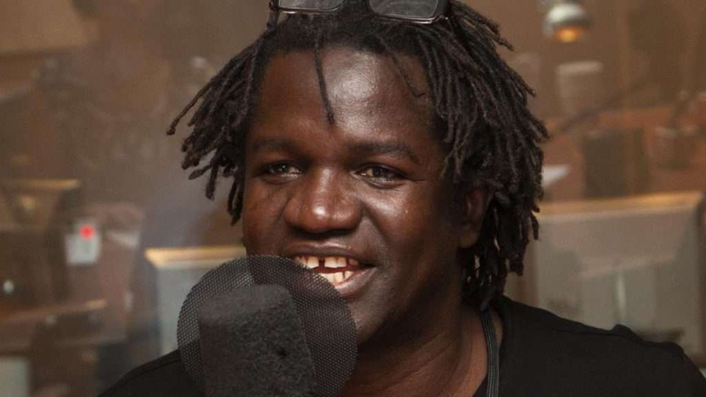 Boucar Diouf honore toutes les mères dans Ce que la vie doit à la mort