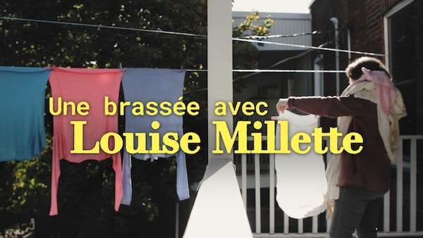 Louise Millette étend du linge.