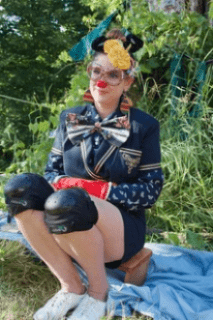 La clown thérapeutique Shally Julie Messier exerce beaucoup son art en festival extérieur.