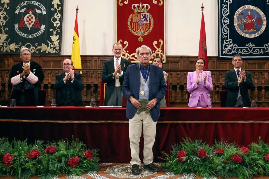 Mario Vargas Llosa reçoit la nationalité dominicaine