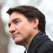 Gros plan sur le visage de M. Trudeau.