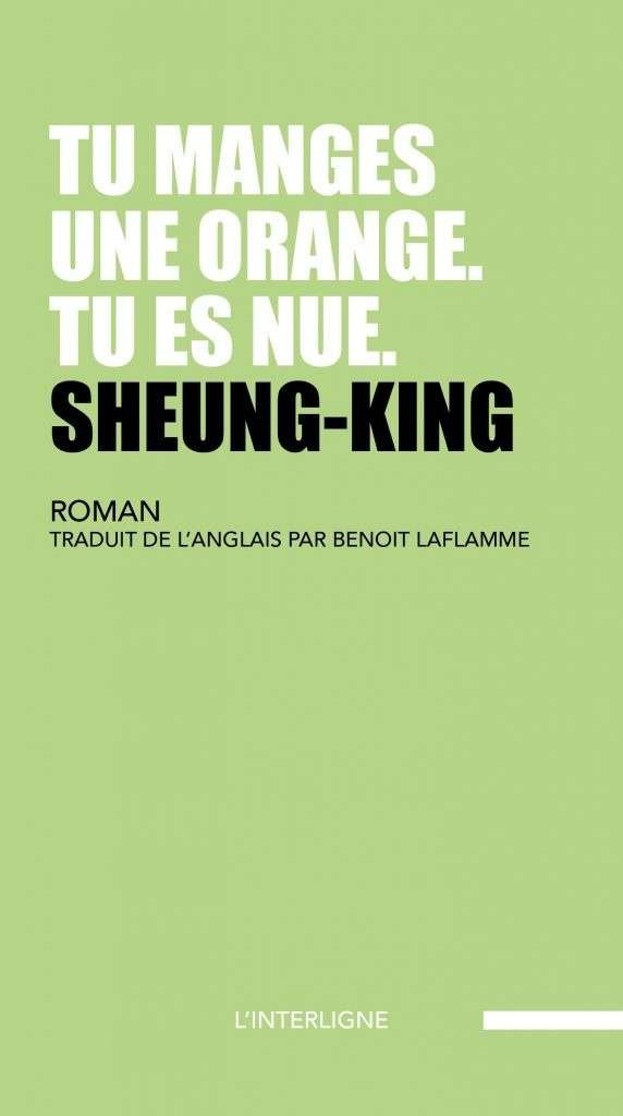 Tu manges une orange. Tu es nue.