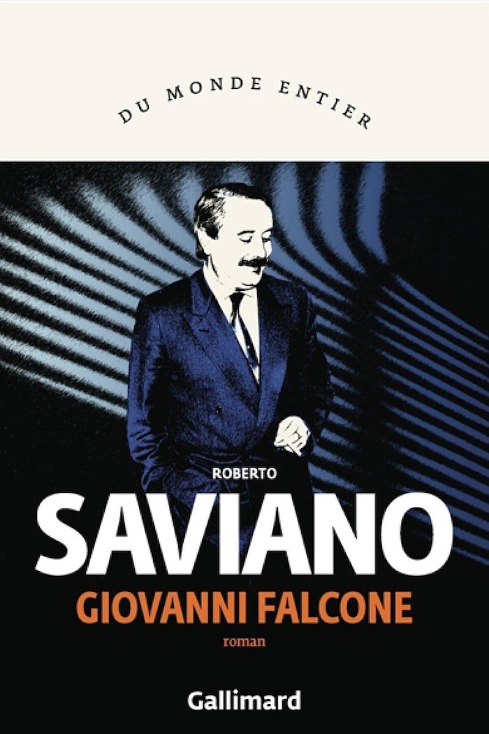 Couverture de livre montrant un homme moustachu.
