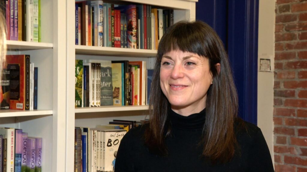 Dans la bibliothèque : Ariane Savoie